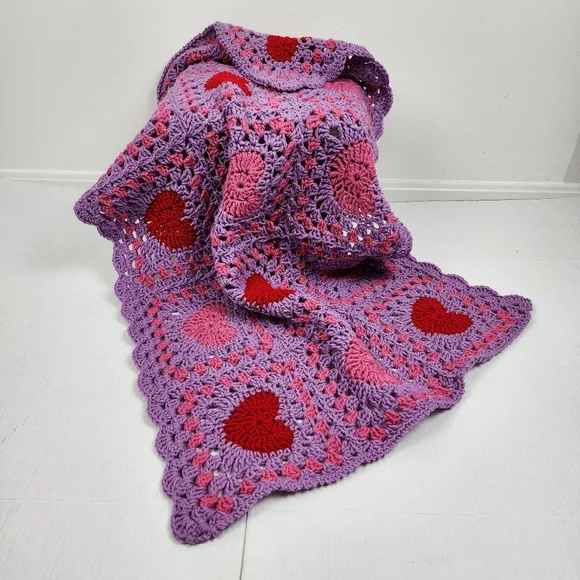 New Handmade Heart Motif Crochet Lap Blanket Pink Red & Purple Granny Square - Picture 11 of 11